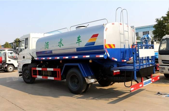 東風(fēng)專底12噸灑水車
