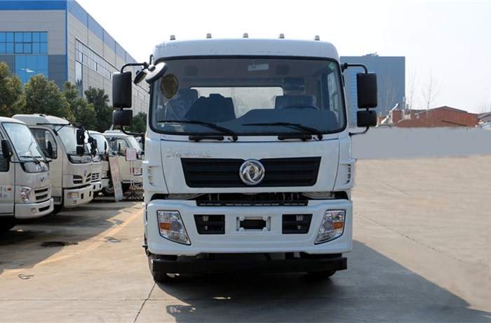 東風(fēng)專底12噸灑水車