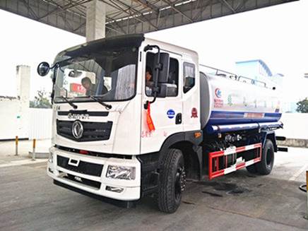 東風(fēng)T5新款灑水車(chē)