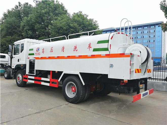 東風(fēng)多利卡D9高壓清洗車 東風(fēng)多利卡D9高壓清洗車