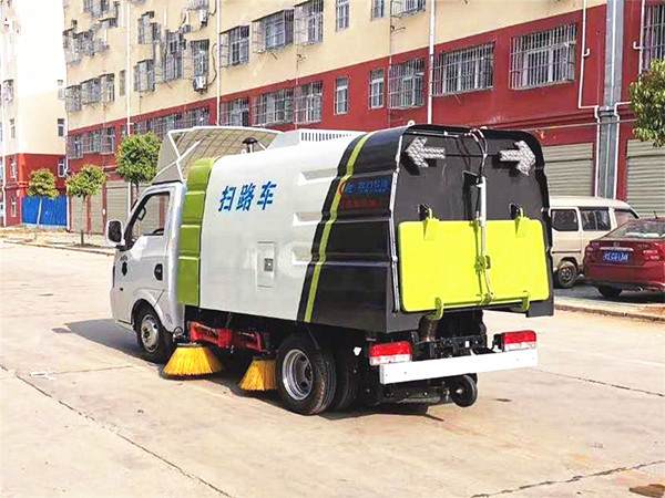 東風途逸3方掃路車