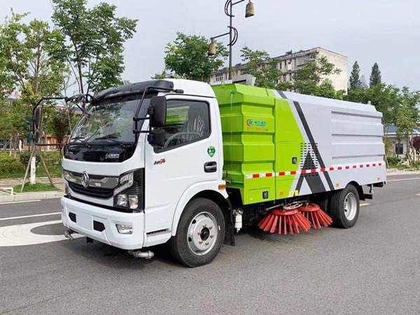 東風(fēng)凱普特8方掃路車