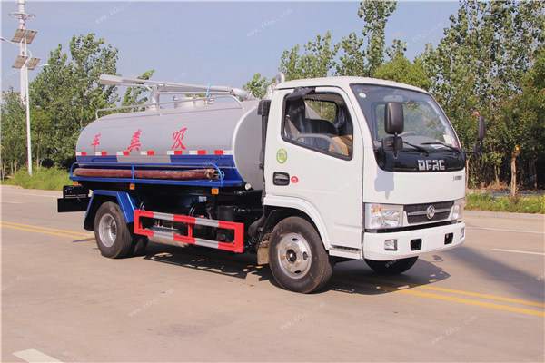 東風多利卡5方吸糞車