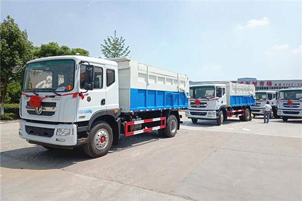 東風(fēng)D9對(duì)接式垃圾車