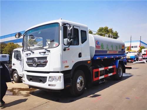 東風(fēng)多利卡D9灑水車