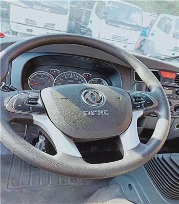 國(guó)六5噸灑水車(chē)方向盤(pán)